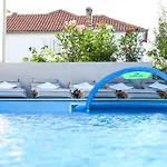 Urbana With Pool *