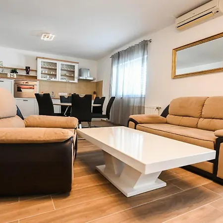 Ferienhaus Urbana With Pool *