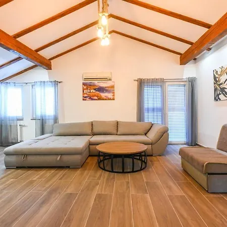Holiday home Urbana With Pool