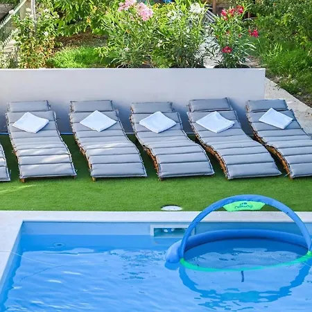 Hébergement de vacances Urbana With Pool *