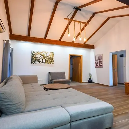 Urbana With Pool * Zara