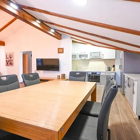 Urbana With Pool Zara