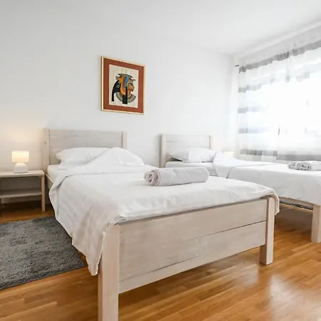 Urbana With Pool * Zara