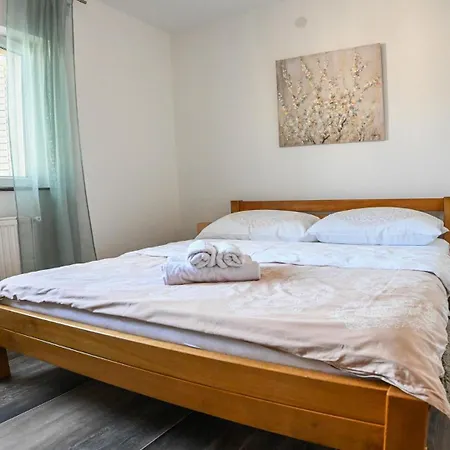 Holiday home Urbana With Pool Zadar