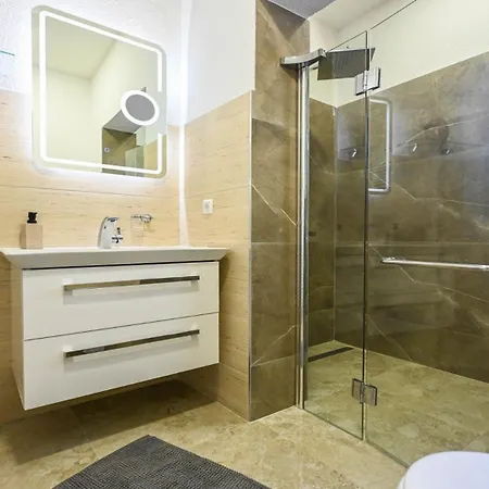 Ferienhaus Urbana With Pool