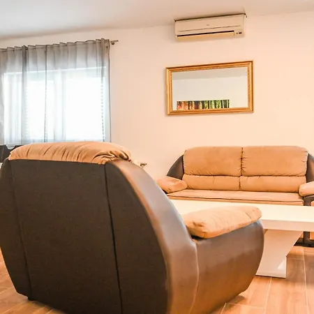 Urbana With Pool Zara