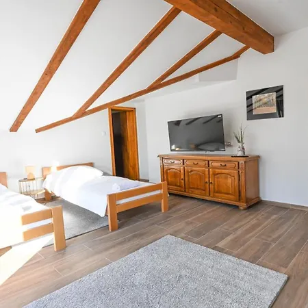 Ferienhaus Urbana With Pool