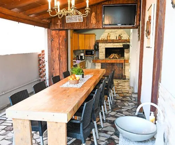 Vikendica Urbana With Pool Zadar