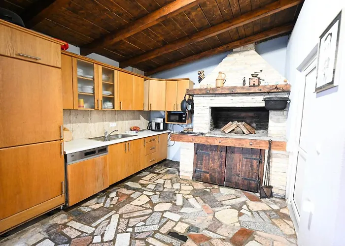 Urbana With Pool Vikendica *