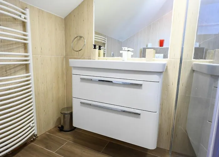 Urbana With Pool Vikendica