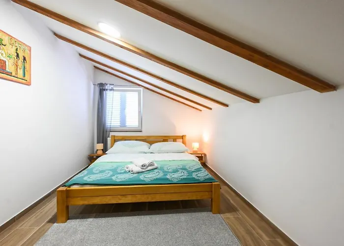 Urbana With Pool Vikendica *