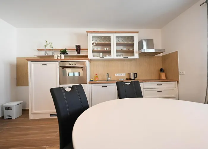 Urbana With Pool Vikendica Zadar